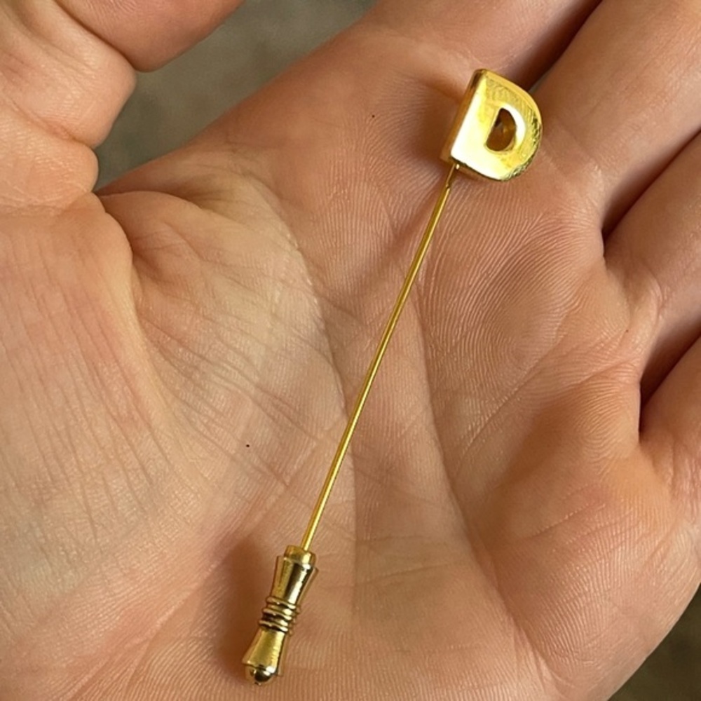 Vintage Signed Crown Trifari Gold Tone D Letter Initial Lapel Pin Tie Pin